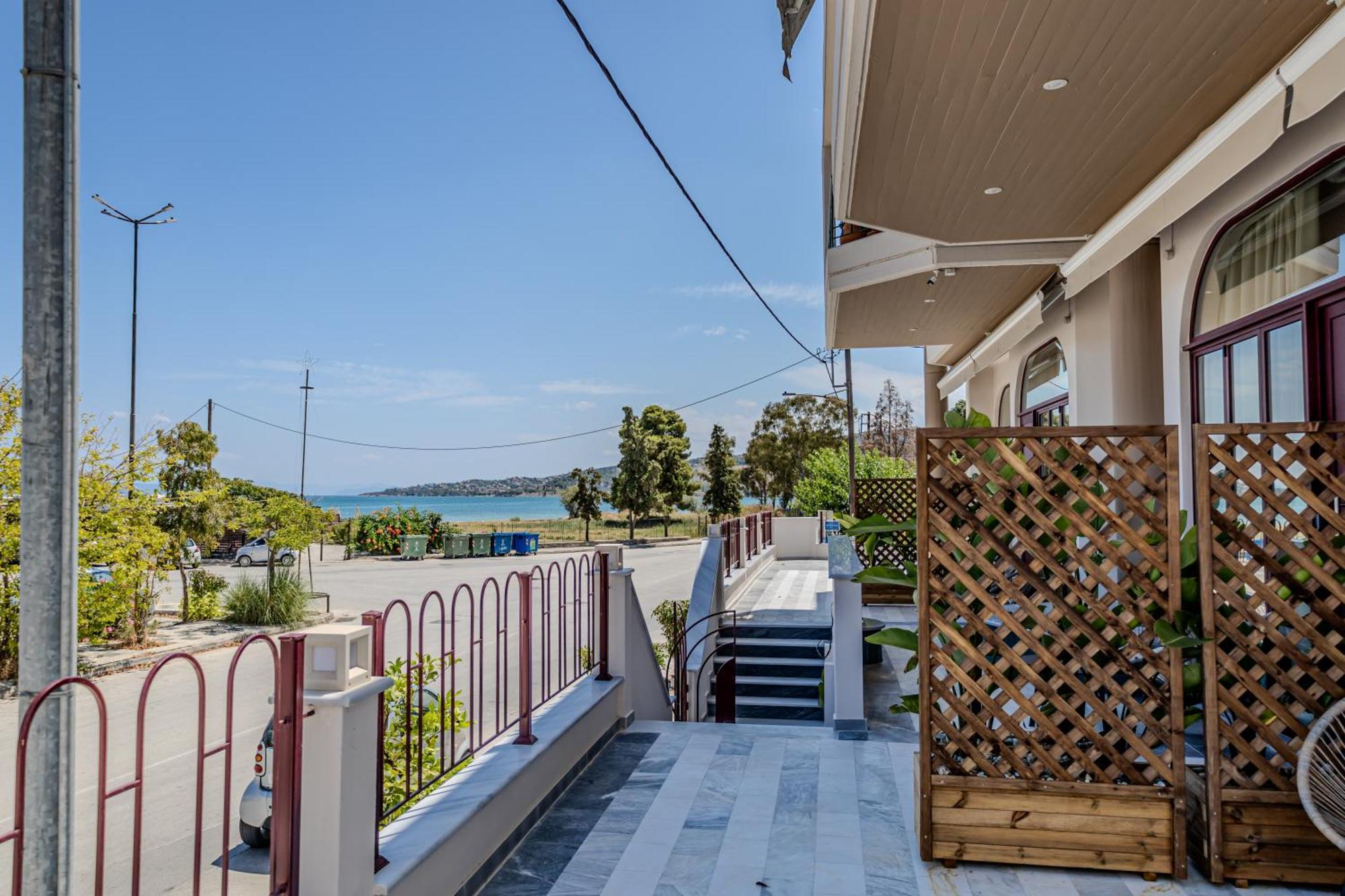 Take Me Here With A Sea View By Salt Apartments Volos Bagian luar foto
