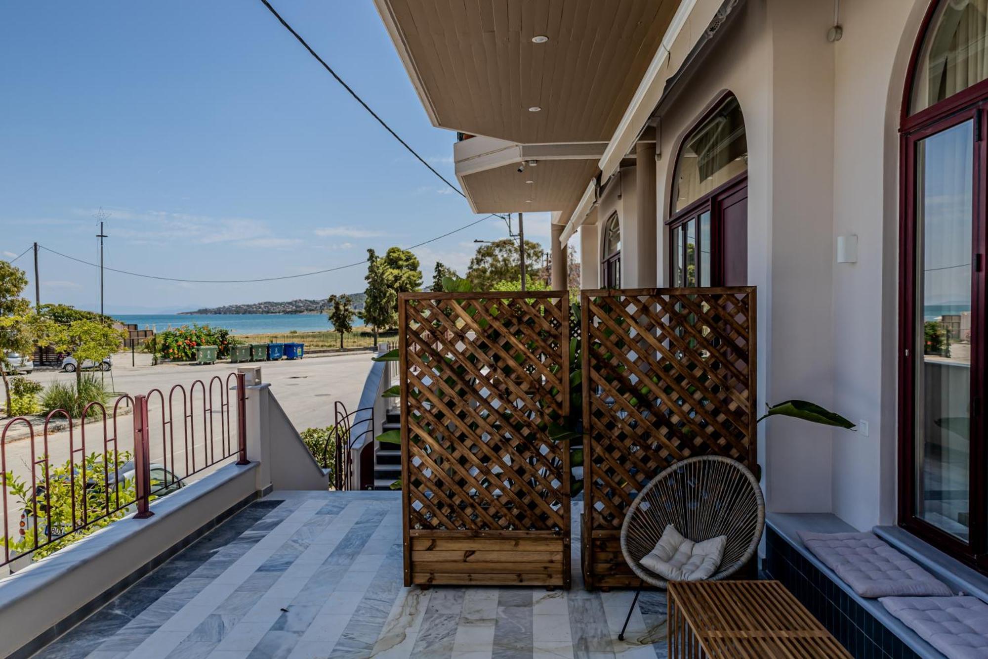 Take Me Here With A Sea View By Salt Apartments Volos Bagian luar foto